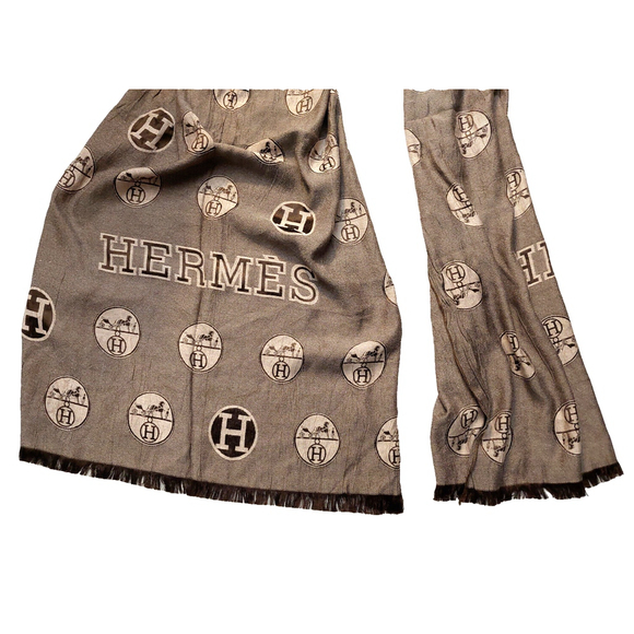 HERMÈS Iconic Brown & Beige  Reversible H Horse & Carriage Print Scarf Pre-owned - Picture 3 of 16